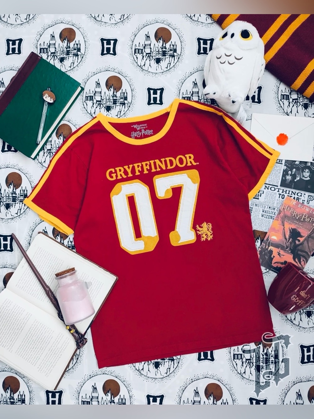 Wizarding World of Harry Potter Gryffindor Quidditch
Jersey T-Shirt Kids sz L